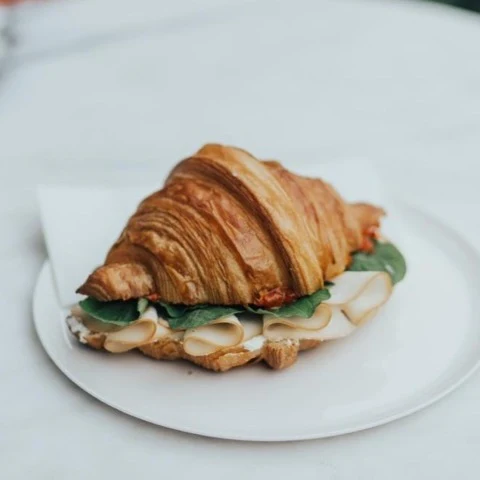 Füme Hindi Croissant Sandviç